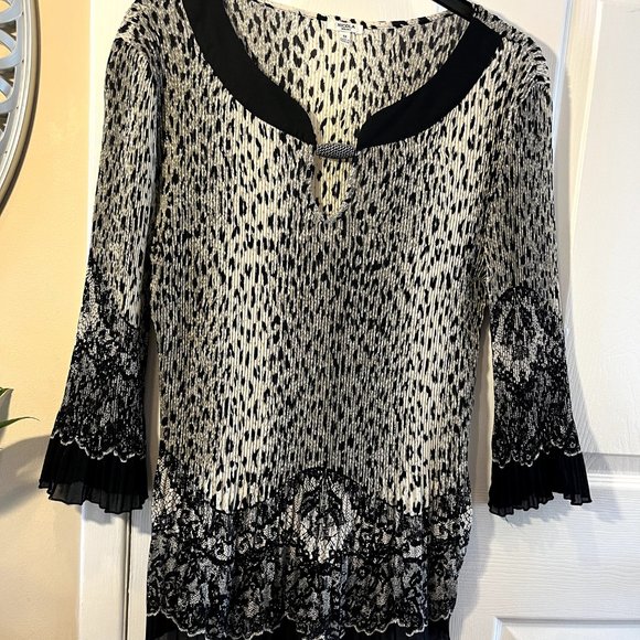 Nicola, black and white tunic top - Picture 3 of 5